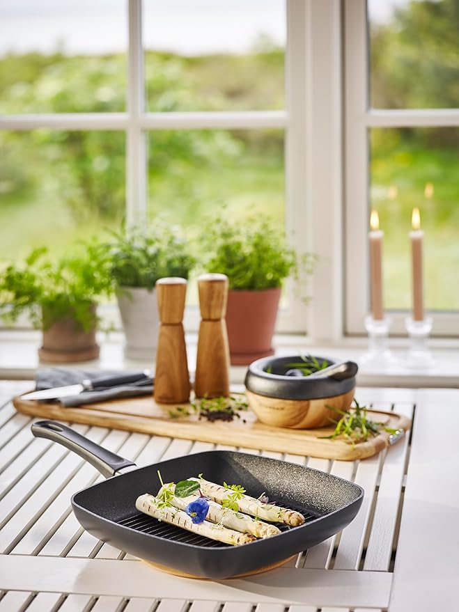 Scanpan Classic 10-1/2-inch Nonstick Square Grill Pan - Compatible with Gas and Electric Stovetops, Metal Utensil Safe, Oven Safe to 500°F, Dishwasher Safe, Black