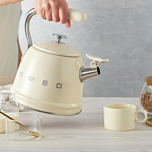 SMEG Stovetop Whistling Kettle – 50s Retro Style, 2.3 Liter (10 Cup / 2.4 Quart) Stainless Steel Tea Kettle with Iconic Design & Whistle – Premium Kitchen Statement Piece-Cream