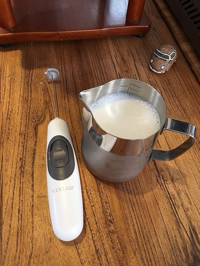 Milk Frothing Pitcher 20oz Stainless Steel Cup Perfect for Latte Art Steam Pitchers,Stainless Steel Milk FrotherPitcher Cup Steaming Pitcher 600ml With Measurement Scale