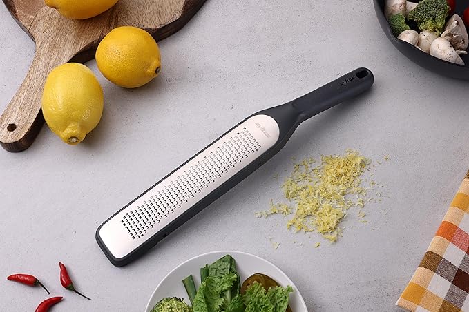 Zyliss Rasp Grater - Handheld Grater with Stainless Steel Blade & Wheat Straw Handle - Ideal for Hard Cheese, Chocolate, Ginger, & More - Protective Cover Doubles as Scraper