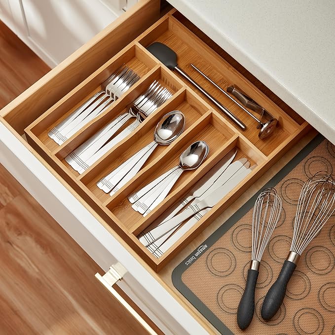 Amazon Basics Silverware, 20-Piece Stainless Steel Flatware Set, Service for 4, Durable Silver Finish, Bistro