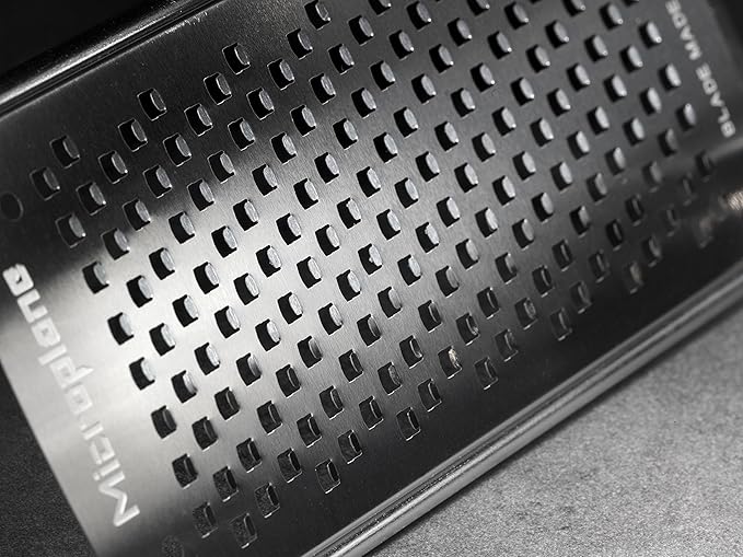 Microplane Gourmet Series Coarse Cheese Grater, 1 Count (Pack of 1), Silver