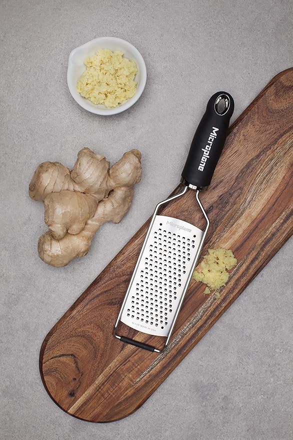 Microplane Gourmet Series Coarse Cheese Grater, 1 Count (Pack of 1), Silver